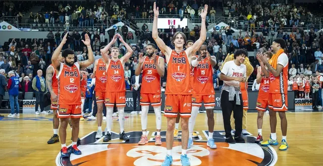 photo  le connaisseur public d’antarès est gâté ces derniers temps avec les victoires à répétition des basketteurs manceaux sur leur parquet.  &copy;  dominique breugnot. 