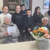 photo  une rencontre intergénérationnelle entre deux centenaires et le conseil municipal junior a eu lieu à la mairie de parcé-sur-sarthe. 