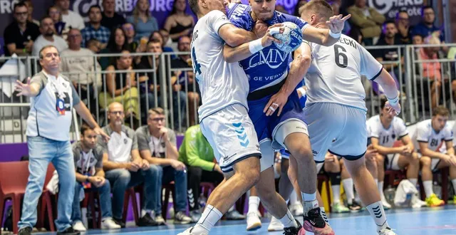 photo  auteur d’un 5/6 au tir, le pivot cherbourgeois adel guemeida (au centre) a largement contribué au succès de son équipe.  &copy;  christian jézéquel 