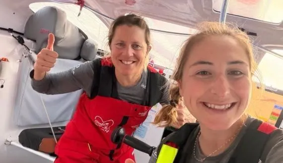 photo  samantha davies et violette dorange, transat jacques vabre 2025.  &copy;  initiatives cœur 