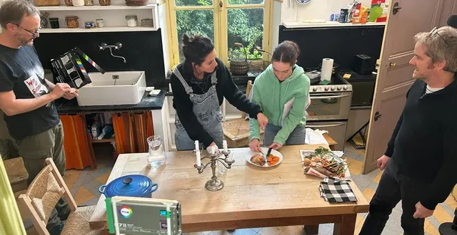 photo  du lundi 3 au dimanche 9 novembre 2025, le domaine des pins, à clermont-créans, près de la flèche (sarthe) a accueilli l’équipe de tournage de bertrand coulon qui réalise un court-métrage avec les trois comédiennes des assoiffés d’azur.  &copy;  ouest-france 