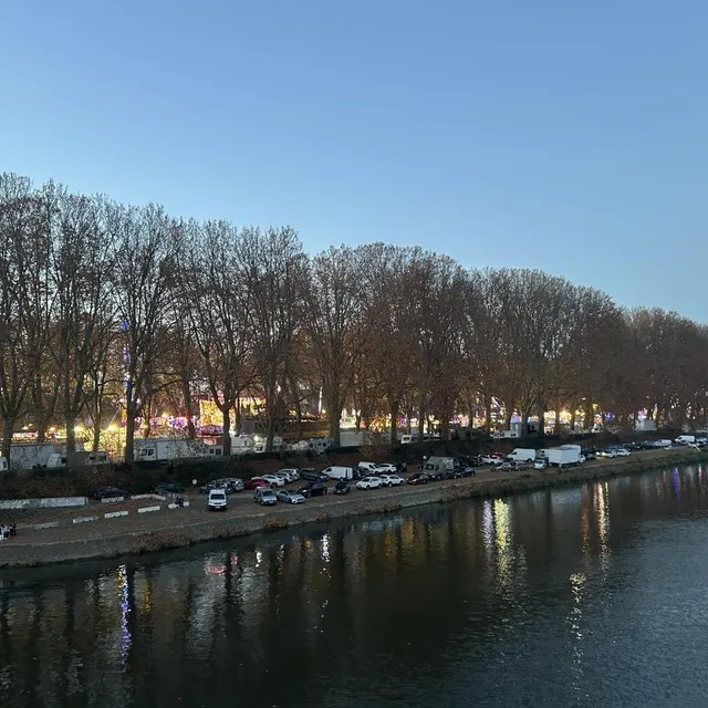 photo la foire saint-martin s’est installée place de la rochefoucauld, au bord de la maine.  ©  ouest-france