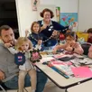 photo  un programme des familles a été établi au village pierre-rabhi pour la période de juin à décembre. vacances d’été, vacances d’octobre, vacances de noël ont été renforcées en propositions d’animations et d’ateliers. jeudi 30 octobre, l’espace colibris a connu une très forte affluence pour l’atelier bricolage autour du thème d’halloween, avec des familles mais aussi des ados de l’espace jeunesse : tous sont repartis avec de très belles guirlandes pour décorer la maison. 