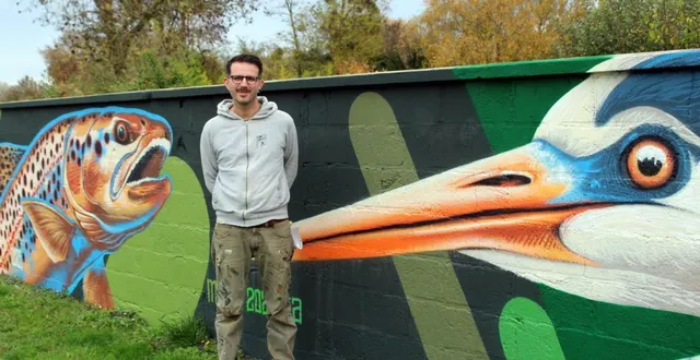 photo  martin roulet enchante le chemin des écoliers vers jules-ferry et notre-dame de bonneval.  &copy;  le maine libre 