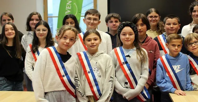 photo  les membres du conseil municipal jeunes ont été officiellement installés dans leurs fonctions mercredi.  &copy;  le maine libre 