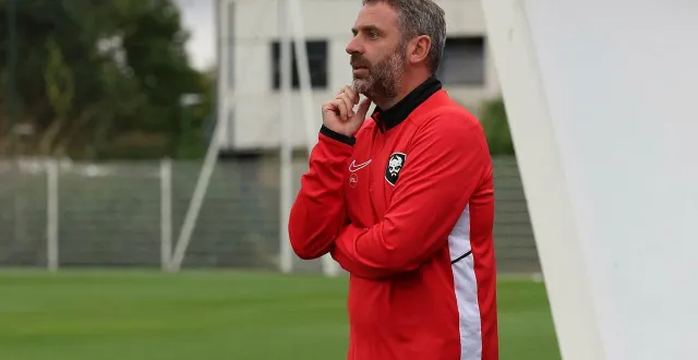 photo  romain leroux a eu du mal à contenir sa colère après le match perdu par les jeunes réservistes du sm caen, samedi 8 novembre 2025.  &copy;  archives marc olejnik 