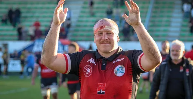 photo  le visage marqué par l’effort, le talonneur remplaçant corentin chabeaudie a apporté son écot à la victoire niortaise en deuxième période.  &copy;  co - jordan magneron 