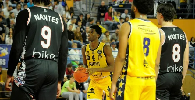 photo  cédric sam mbaka n’a pas tremblé sur la ligne des lancers francs en fin de match.  &copy;  co – christpophe bernard 