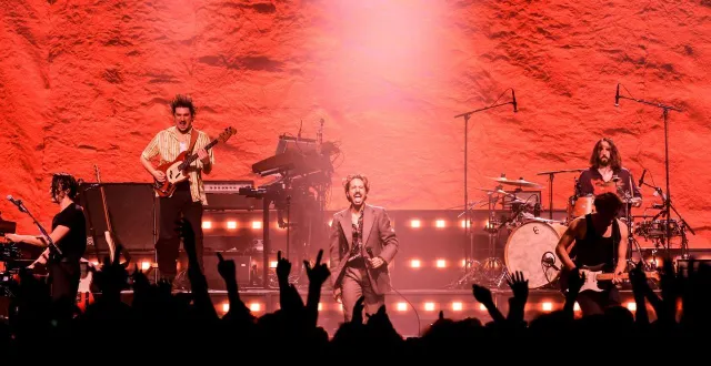 photo  feu ! chatterton était une découverte, il y a une dizaine d’années, au festival. en 2025, c’est un groupe en tête d’affiche, qui a tenu sa place, samedi soir, avec brio. c’est ça l’histoire du festival.  &copy;  ouest-france 