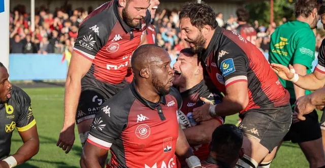 photo  à l’image de la joie d’alexandre candel et chris massyn après l’essai de la victoire, les niortais ont savouré leur victoire face à chambéry, ce samedi 8 novembre.  &copy;  co - jordan magneron 