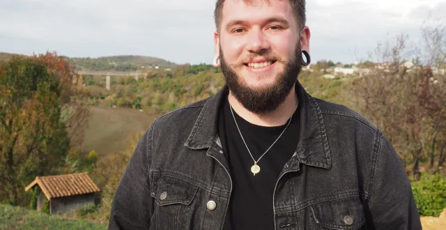 photo  baptiste proust a créé son média culturel baptisé ligne jaune. il espère aussi créer plusieurs soirées musicales dans le thouarsais.  &copy;  co - antoine richard 