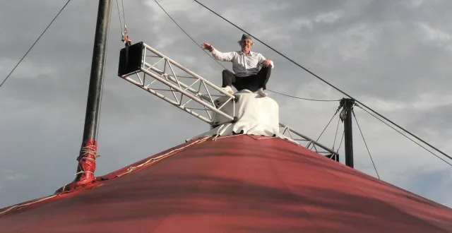 photo  le clown caracas présentera le spectacle dans le chapiteau d’openclown.  &copy;  ouest-france 