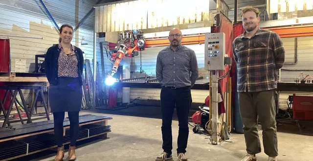 photo  depuis le 3 novembre 2025, officiellement, atech est dirigé par le trio sylvain sourisse (au milieu), directeur général, robin loiseau, directeur technique, et sarah pineau-derouet, directrice commerciale et marketing france et international.  &copy;  ouest-france 