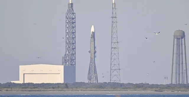 photo  le lancement de la fusée géante new glenn de l’entreprise blue origin a été reporté du fait des conditions météo dimanche 9 novembre 2025.  &copy;  miguel j. rodriguez carrillo / getty images via afp 