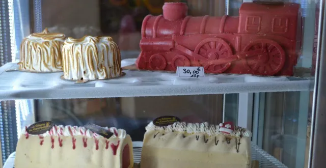 photo parcé-sur-sarthe. un logo et des glaces de noël, aux courbetons  &copy;  le maine libre 