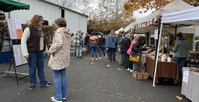 photo  le public a répondu présent pour ce quatrième anniversaire du marché des producteurs.  &copy;  le maine libre 
