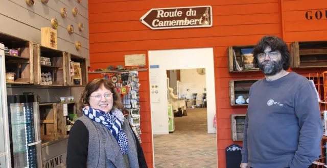 photo  sandrine hammonds et joël trèche donnent rendez-vous à compter du samedi 28 mars, pour une nouvelle saison touristique au musée du camembert.  &copy;  ouest-france 