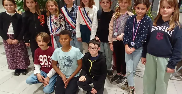 photo  le nouveau conseil municipal jeune.  &copy;  ouest-france 