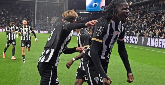 photo  toute la joie de prosper peter, auteur du deuxième but angevin.  &copy;  jérôme fouquet / ouest-france 