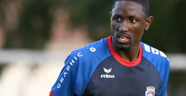 photo  mitch geneviève, l’attaquant de pays maixentais, a inscrit un des quatre buts de son équipe, samedi 8 novembre 2025 face à parthenay-viennay.  &copy;  co - marie delage 