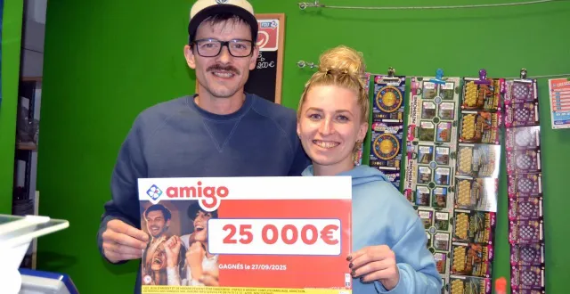 photo  elisa et françois, très heureux de ce premier gros lot.  &copy;  le maine libre 