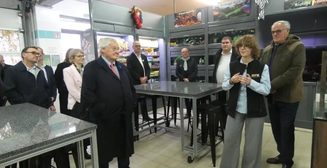 photo  visite de l’animalerie pédagogique, lors de l’inauguration, vendredi.  &copy;  ouest-france 