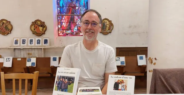 photo  thierry briard lors d’une précédente séance de dédicace.  &copy;  dr 