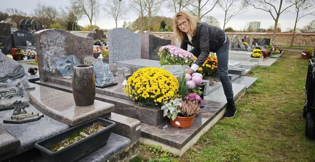 photo  bénédicte boutévillain dans un des cimetières du mans (sarthe).  &copy;  ouest-france 