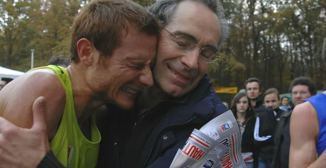 photo  la victoire de philippe paillat dans la course des as en 2007. à l’arrivée, il tombe dans les bras de son père didier.  &copy;  archives co - yolande mignot 