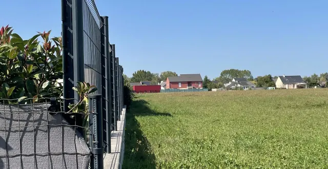 photo  les fonds de jardin (à gauche sur l’image) donnaient sur une prairie depuis une dizaine d’années au moins. de nouvelles constructions devraient changer le paysage.  &copy;  co 