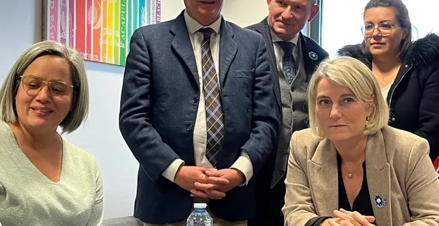 photo  la ministre de la santé stéphanie rist, en visite à sillé-le-guillaume, a échangé avec les élus et les acteurs de soins locaux.  &copy;  le maine libre 