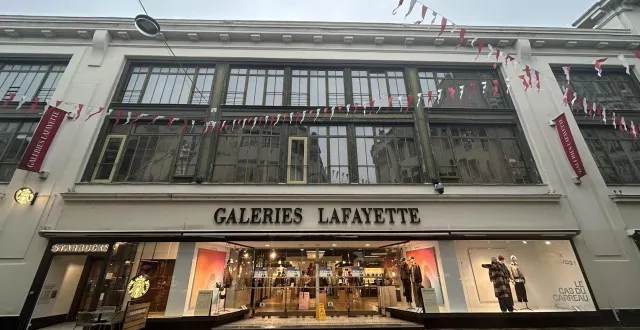 photo  le grand magasin de la rue des minimes s’apprête à tourner la page des galeries lafayette.  &copy;   le maine libre 