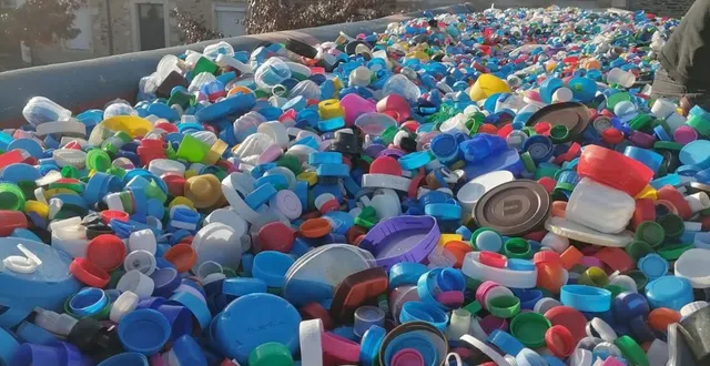 photo  12,700 tonnes de bouchons ont été collectées à candé et chemillé.  &copy;  co 