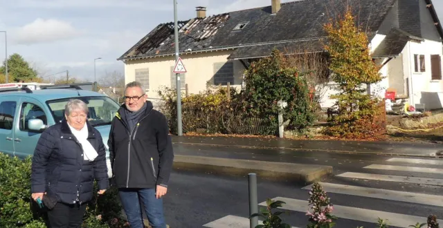 photo  c’est une entrée de ville qui sera métamorphosée côté croix-cadeau comme le prévoit josette bondu, conseillère, et philippe maillard, adjoint.  &copy;  ouest-france. 