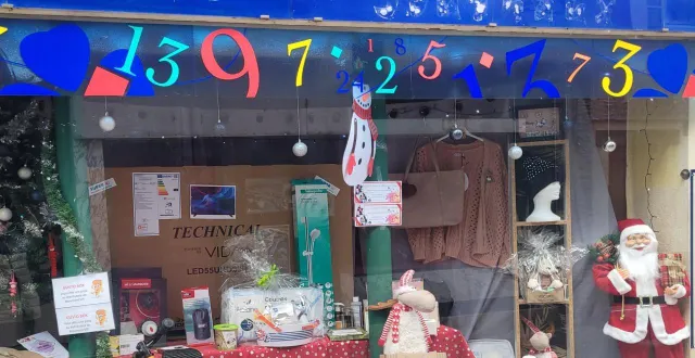 photo  la vitrine à gagner est visible rue albert-maignan  &copy;  le maine libre 