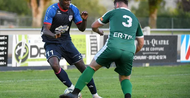 photo  arrivé à l’été 2025 en provenance de chauray, mitch geneviève est l’atout offensif n° 1 de pays maixentais. il compte sept buts à son actif après sept journées.  &copy;  co - marie delage 