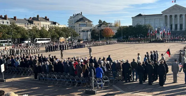 photo  la cérémonie du 11-novembre a débuté à 11 h sur la place leclerc d’angers.  &copy;  ouest-france 