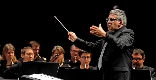 photo  l’orchestre harmonique de cholet, dirigé par julien tessier, est composé de 58 musiciens âgés de 13 à 73 ans.  &copy;  archives co - étienne lizambard 