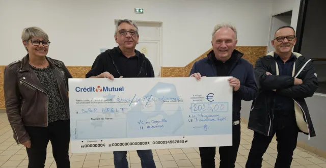 photo  de gauche à droite, véronique motron (secrétaire), philippe poirier, vincent charbonnier, mickaël brichet (trésorier).  &copy;  co 