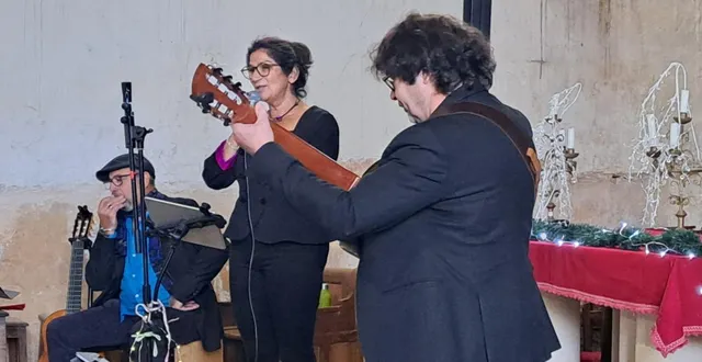 photo  à l’initiative de l’association culturelle du canton de la suze, le trio alba haca a donné un concert dimanche après midi dans le cadre des automnales, imaginées par l’association. le public s’est laissé porter par une succession de chants espagnols ou sud américains mais aussi de compositions. « il manquait juste un peu de soleil et de sangria », sourit une spectatrice tout en sirotant une boisson chaude offerte à la sortie.  &copy;  ouest-france 