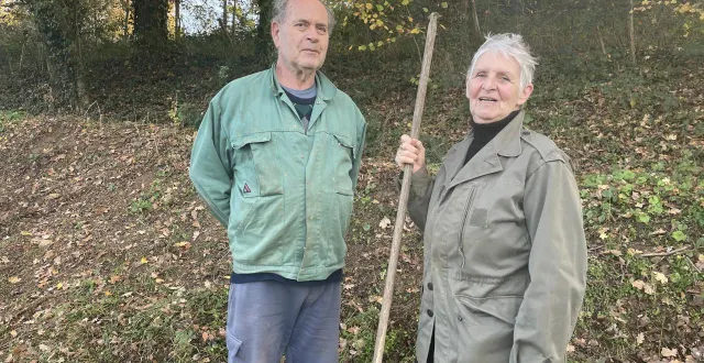photo  à souvigné-sur-sarthe, roby et mick gewinner essayent de vivre en autonomie.  &copy;  le maine libre 
