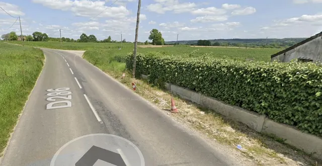 photo  la route départementale 286 où a eu lieu l’accident à val-au-perche, mardi 11 novembre, est « réputée comme dangereuse », selon le maire sébastien thirouard.  &copy;  google street view 