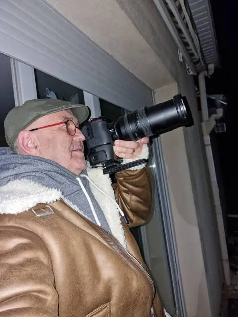 photo daniel batardière utilise du matériel professionnel pour photographier les aurores boréales.  ©  daniel batardière