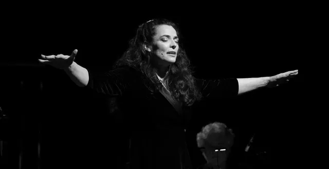 photo  la chanteuse classique et traditionnelle bretonne marthe vassallo.  &copy;  alain marie 