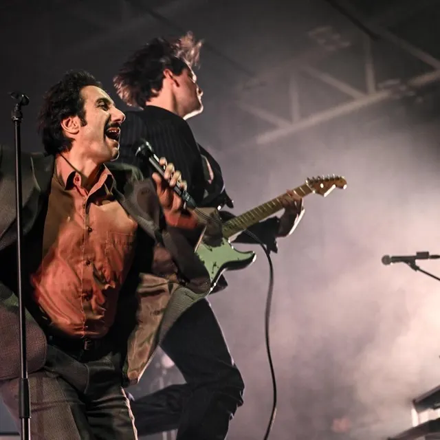 photo feu ! chatterton et son chanteur arthur teboul sont de retour à beauregard.  ©  martin roche / ouest-france