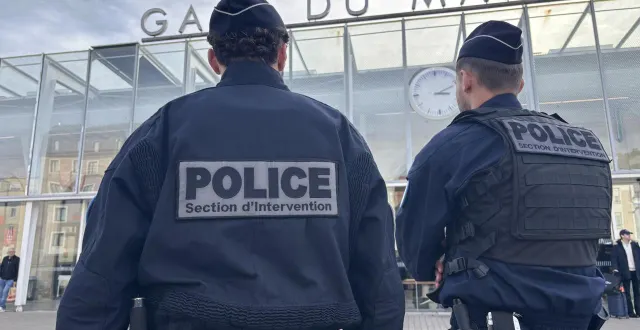 photo  ce mercredi 12 novembre 2025, une nouvelle opération de contrôles des flux et des personnes s’est déroulée sur le parvis nord de la gare du mans et dans ses environs.  &copy;  ouest-france 