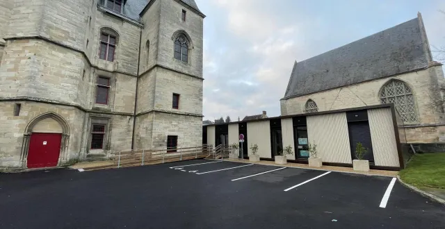 photo  le tribunal judiciaire d’argentan (orne) avec sa nouvelle (à droite) opérationnelle depuis l’automne 2024.  &copy;  archive ouest-france 