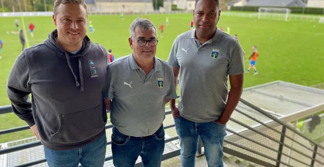 photo  lionel duhamelet, thierry françois et luis ferreira-pavesi, du comité directeur du bayeux fc, peaufinent les derniers détails de l’organisation avant la réception du sm caen, samedi 15 novembre 2025, à l’occasion de la coupe de france.  &copy;  ouest-france 