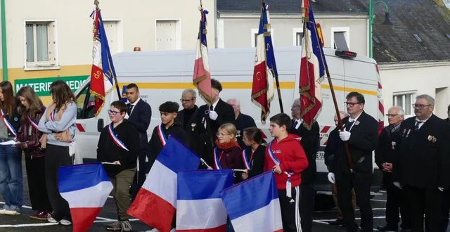 photo  toutes les générations réunies pour commémorer l’armistice  &copy;  le maine libre 