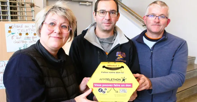 photo  barbara liehr, laurent plessis (mamer’thon) et régis paumier (comité des fêtes), ensemble pour faire vivre l’élan du téléthon à mamers.  &copy;  le maine libre 